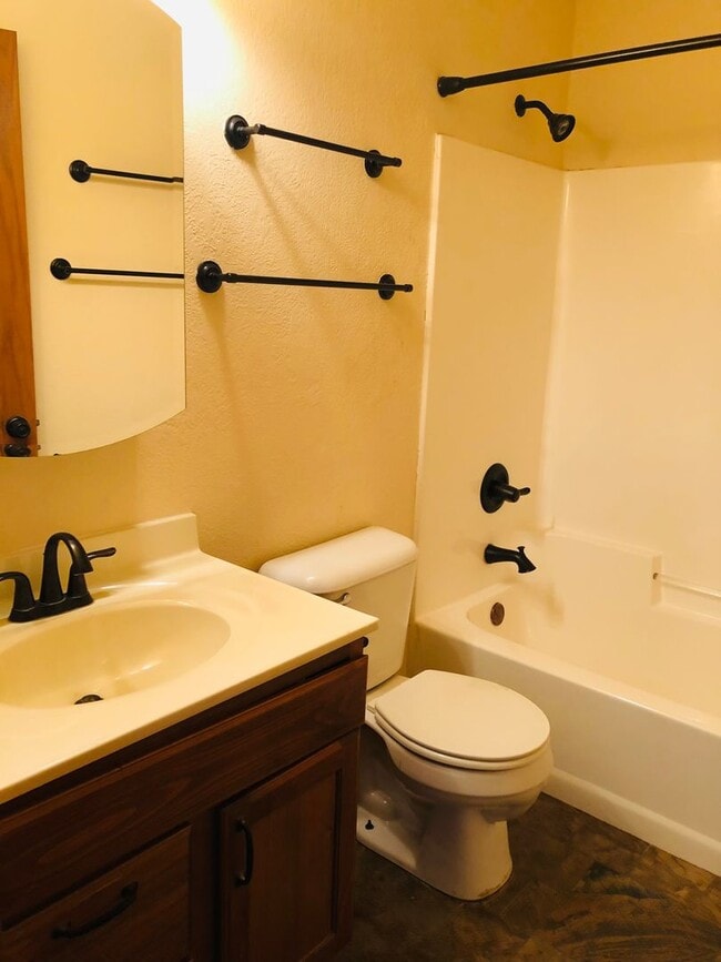 Building Photo - 1810 4th Ave NW