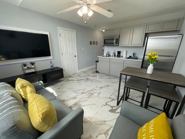 Building Photo - 2421 Augusta Way