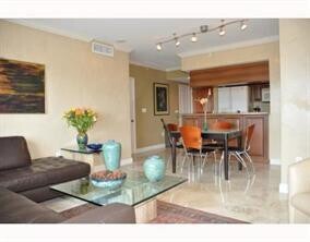 Building Photo - 347 N New River Dr E