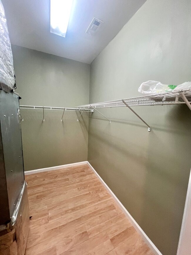 Building Photo - "THE TREE HOUSE" 1BR house/ 1 mile to UNCW...