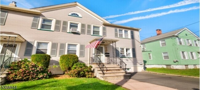 Building Photo - 248 Spruce St