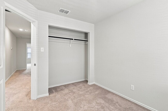 Building Photo - 3362 Northwestern Dr