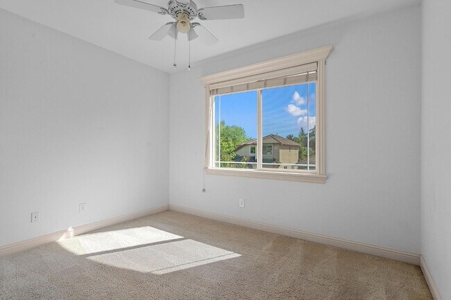 Building Photo - 8204 Ashcrest Ln