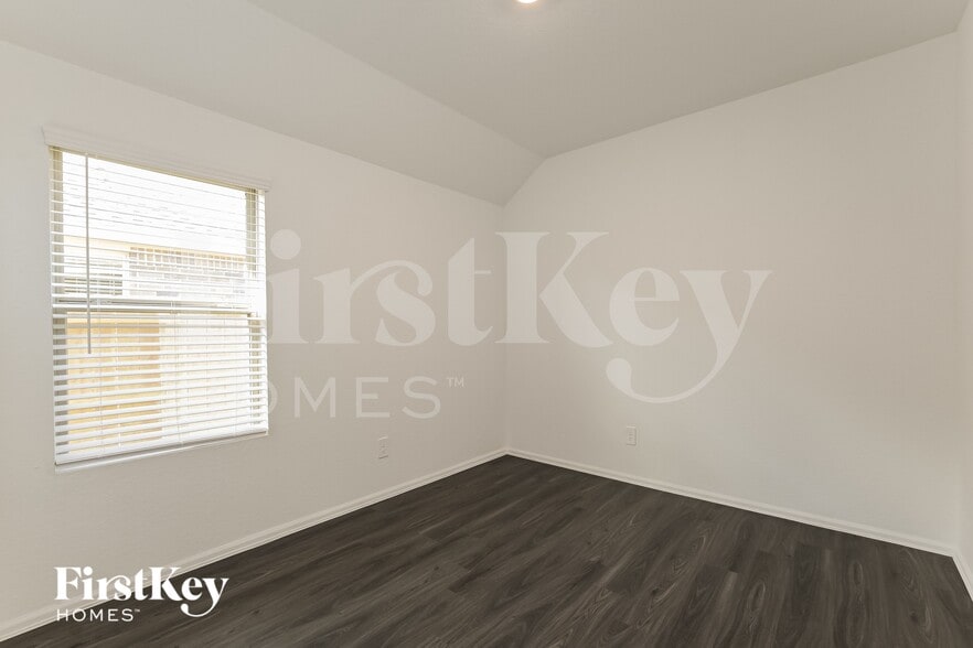 Building Photo - 18438 Summit Ranch Dr