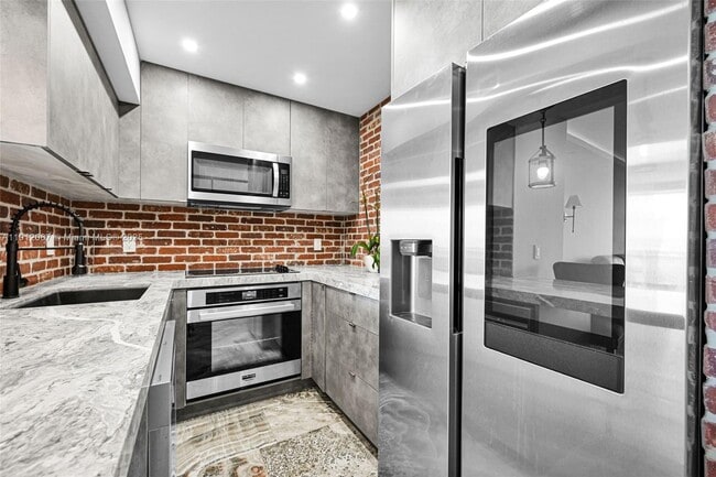 Building Photo - 1000 West Ave