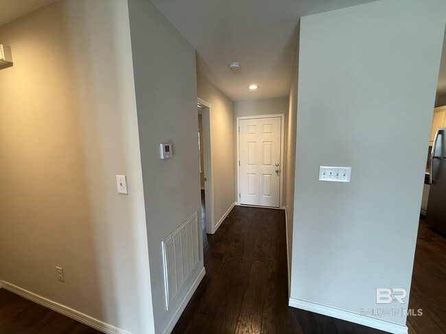 Building Photo - 912 Sentinel Cir