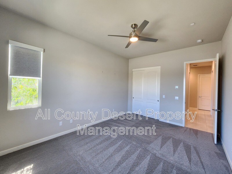 Building Photo - 78987 Yorkville Ln