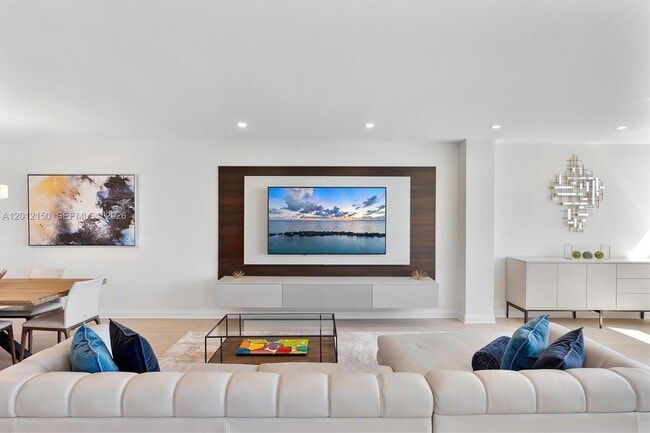Building Photo - 10275 Collins Ave