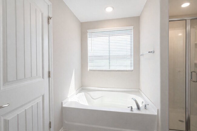 Building Photo - Open concept plan in Savannah Southside - Close to I95