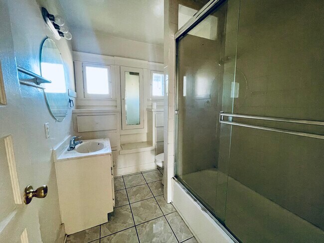 Bathroom - 4503 Rosewood Ave