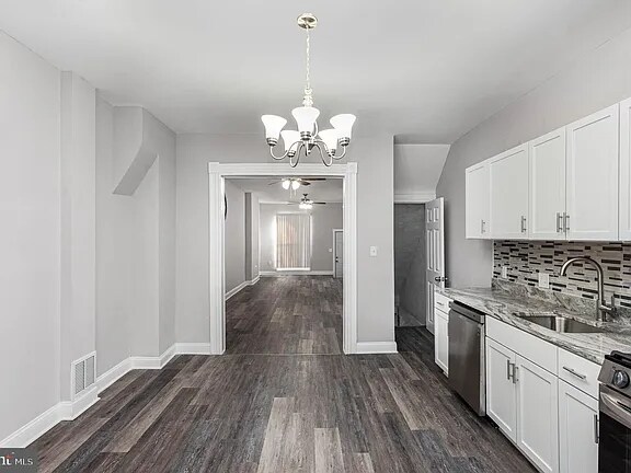 Building Photo - 428 N Lakewood Ave