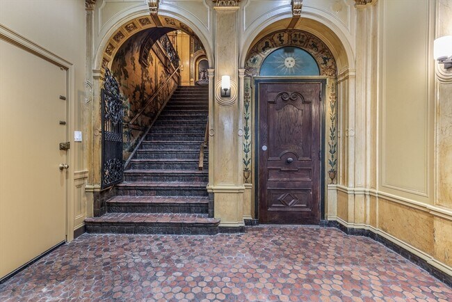 Building Photo - 107 Beacon St