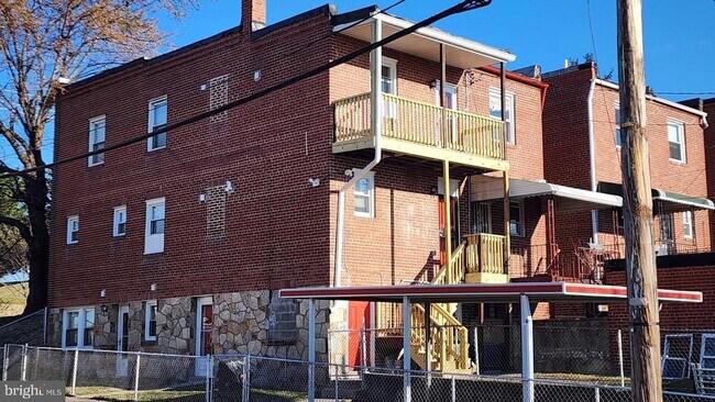 Building Photo - 2527 Kirk Ave