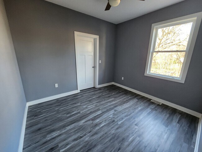 Building Photo - 2406 Woodland Ave