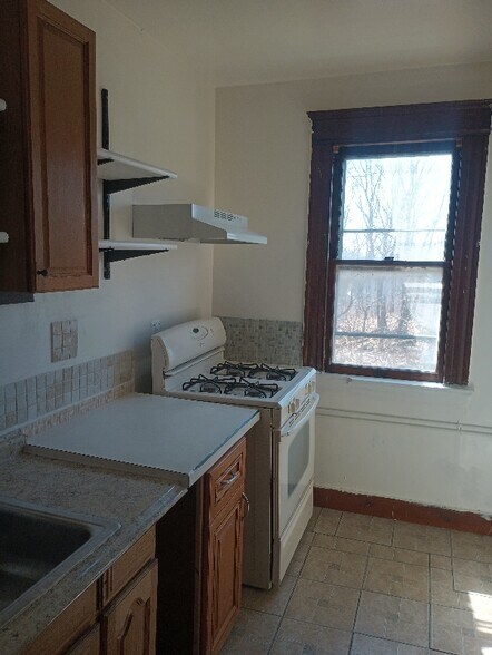 Building Photo - 33 Elmwood Ave