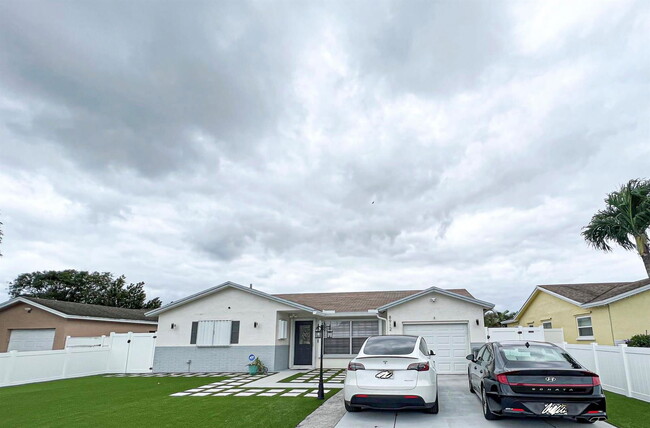 Building Photo - 8912 SW 6th St