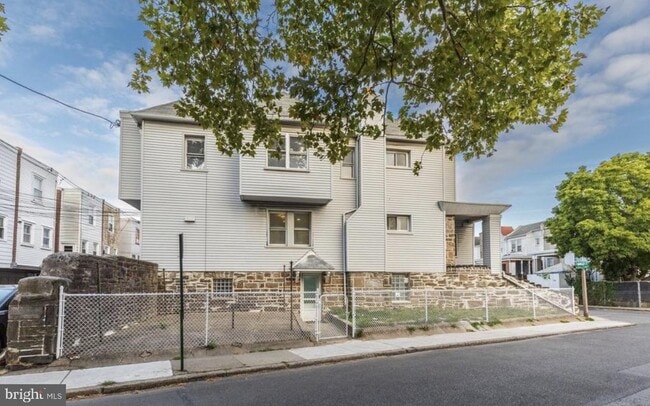 Building Photo - 200 Kingston Rd