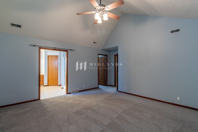 Building Photo - 4 Bedroom Papillion Home!