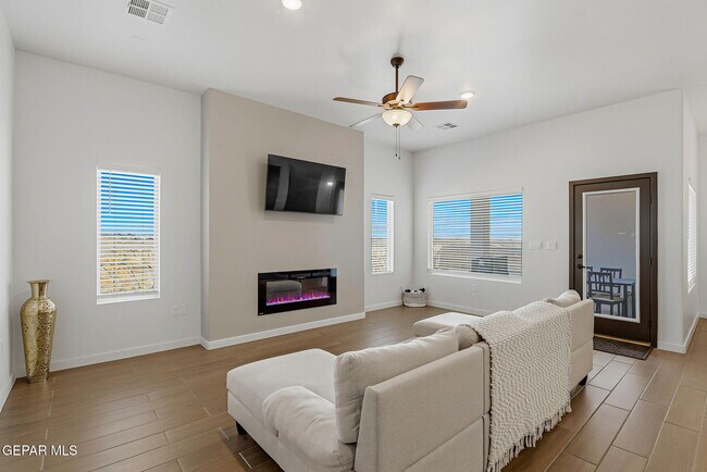 Building Photo - 244 Farnborough St