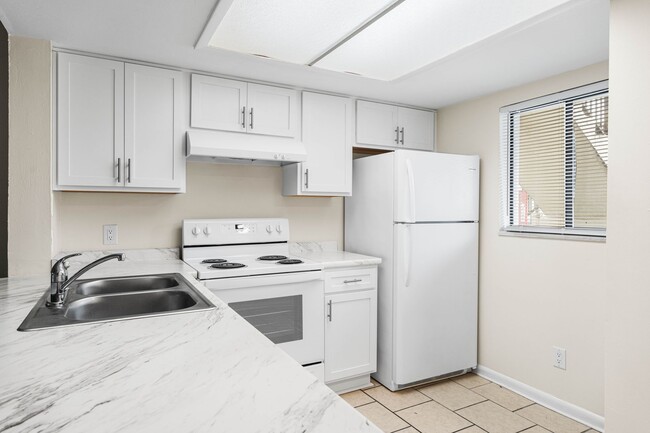 Primary Photo - Move-In Ready 2 BR/ 2BA Condo on Southside...