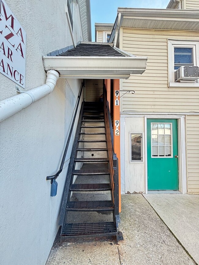 Building Photo - Spacious 3-Bedroom Apartment – 2nd Floor