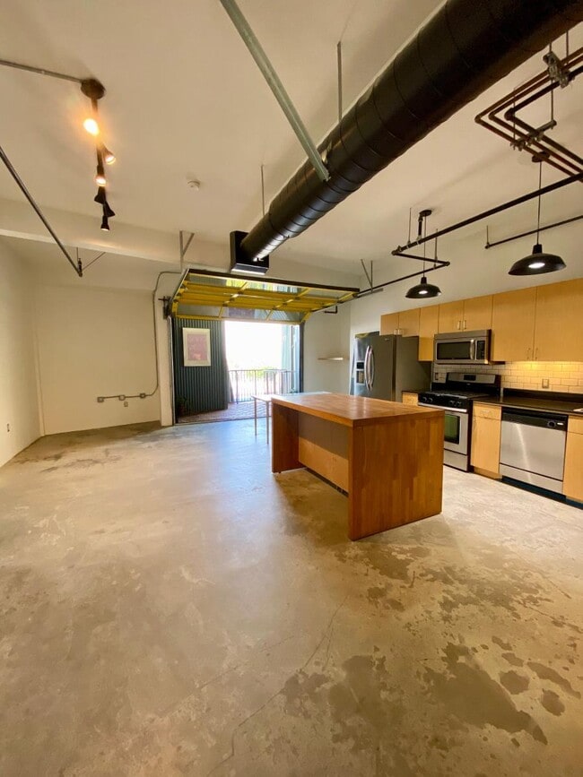 Building Photo - 200 N San Fernando Rd