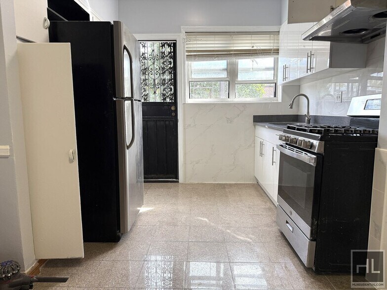 Primary Photo - MINNA STREET