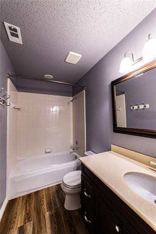 Building Photo - 1711 Kennedy Dr