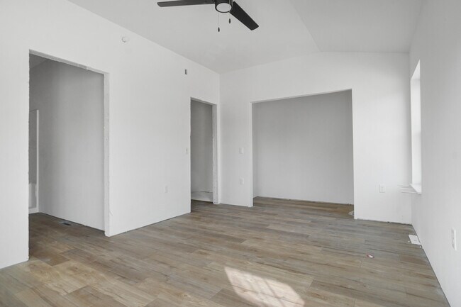 Building Photo - 119 Kettle Moraine Dr S