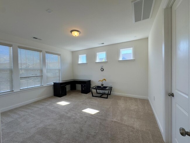 Building Photo - 2550 Frg Vlg Wy