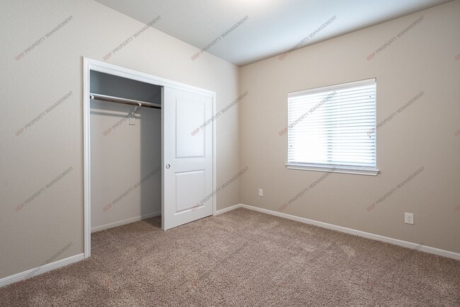 Building Photo - 1242 Lakeway Crossing Dr