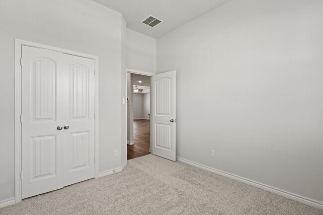 Building Photo - 16617 Olivewood Ln