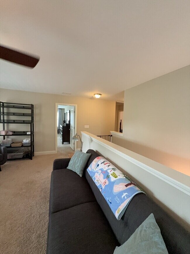 Building Photo - 302 Pond Hill Ct