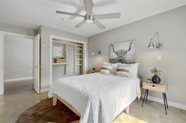 Building Photo - 1601 E Cesar Chavez St