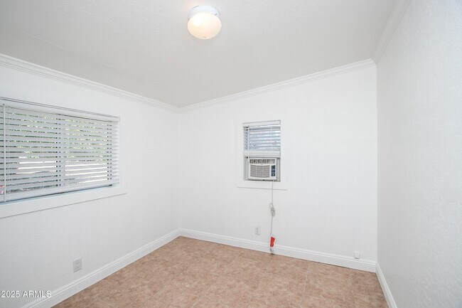 Building Photo - 1905 S Old Greenfield Rd