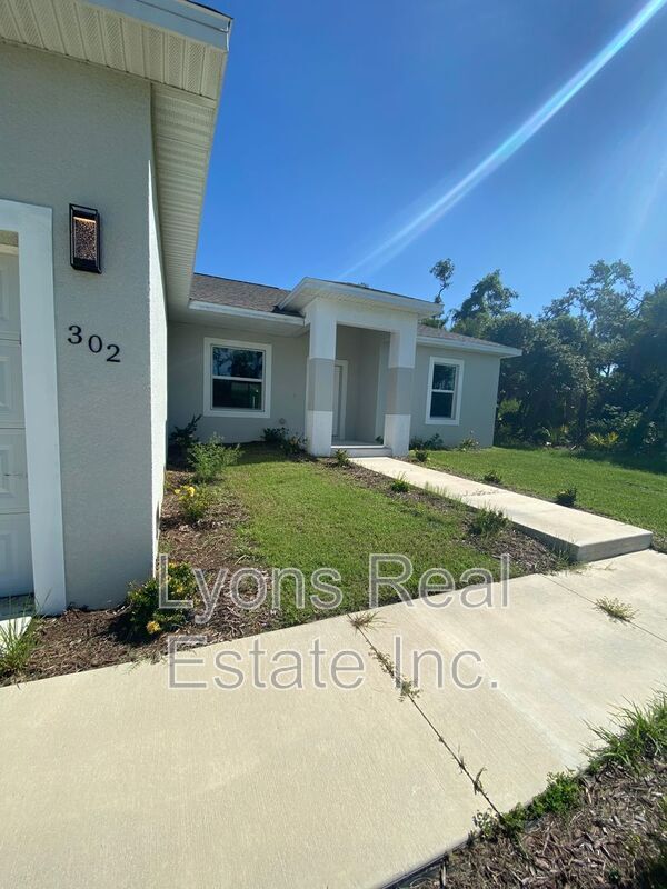 Building Photo - 302 Albatross Rd