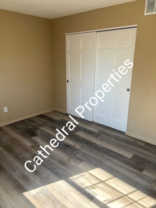 Building Photo - 106 Lee Dr