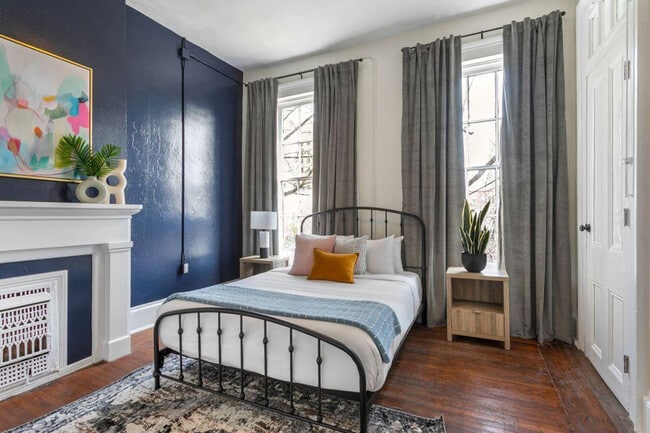 Building Photo - 715 St Charles Ave