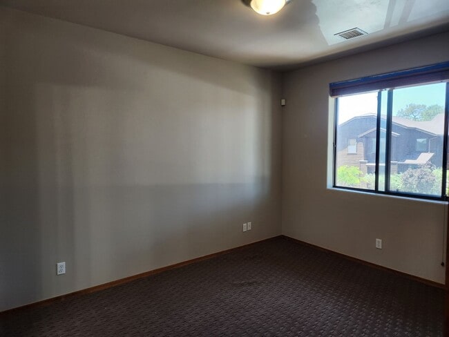 Building Photo - 200 E Malibu Dr