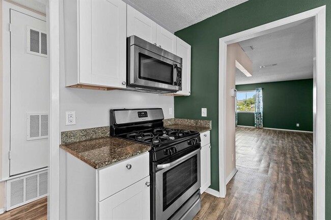 Building Photo - 9011 Quail Valley Dr
