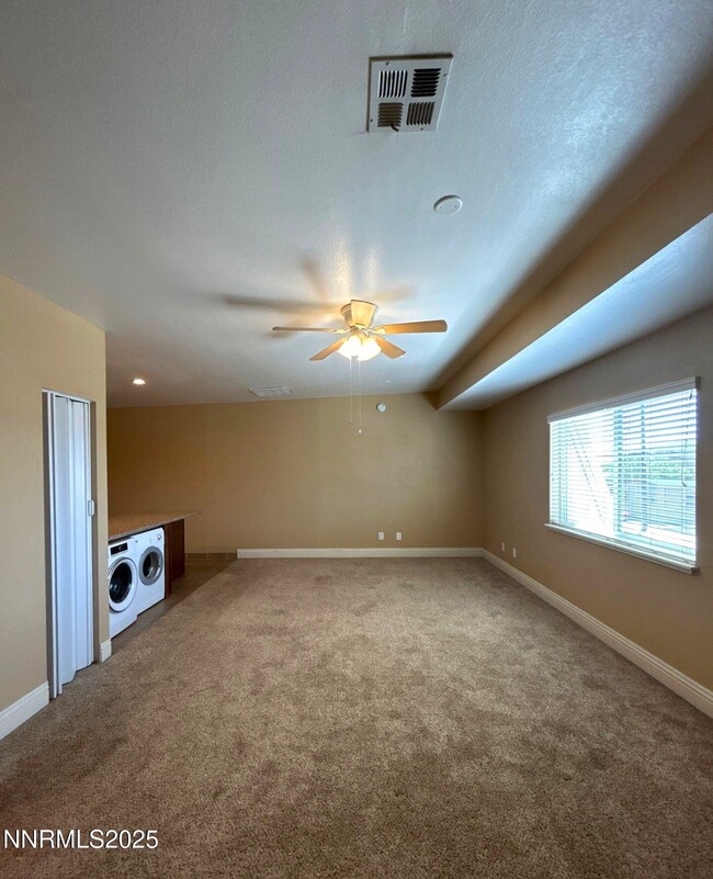 Building Photo - 474 Sunshine Ln