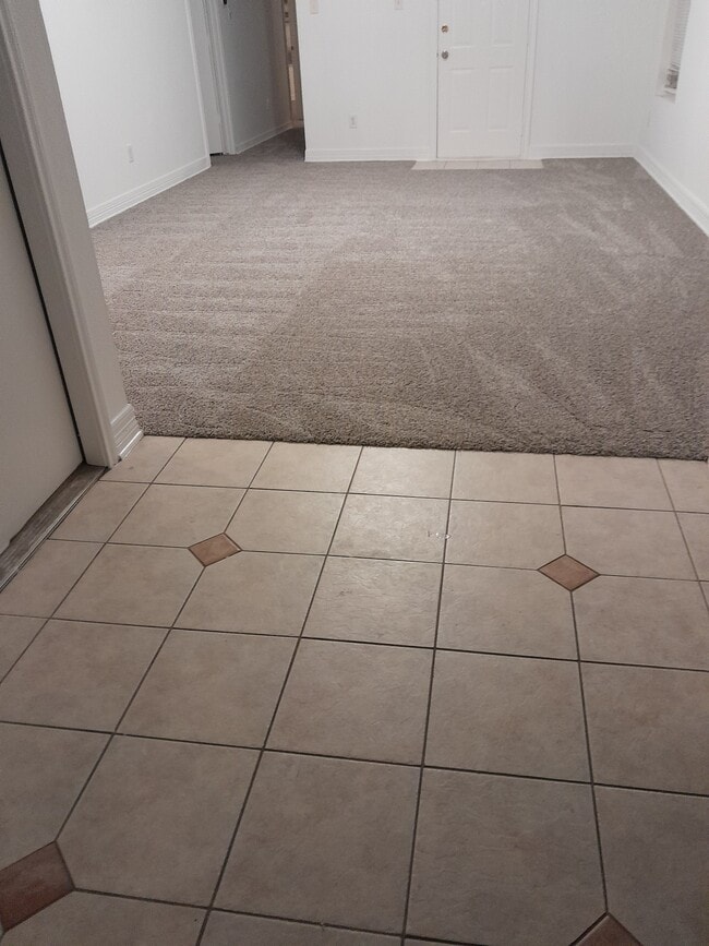 Building Photo - 206 Alpine Dr