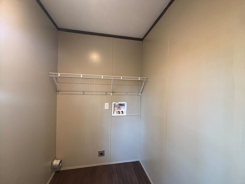 Building Photo - 606 Eloise St