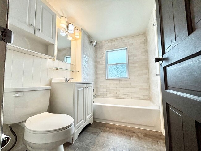 Building Photo - 307 Mulberry Ln