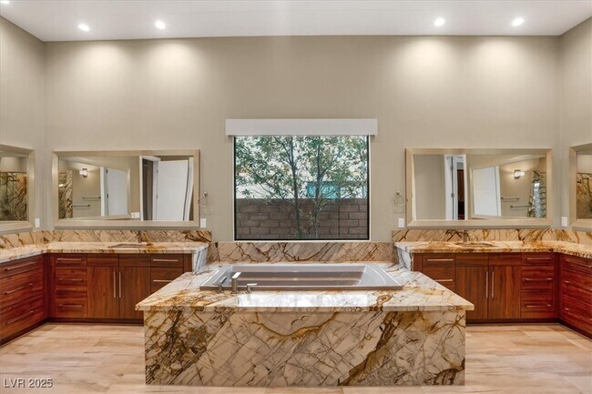 Building Photo - 32 Hunting Horn Dr