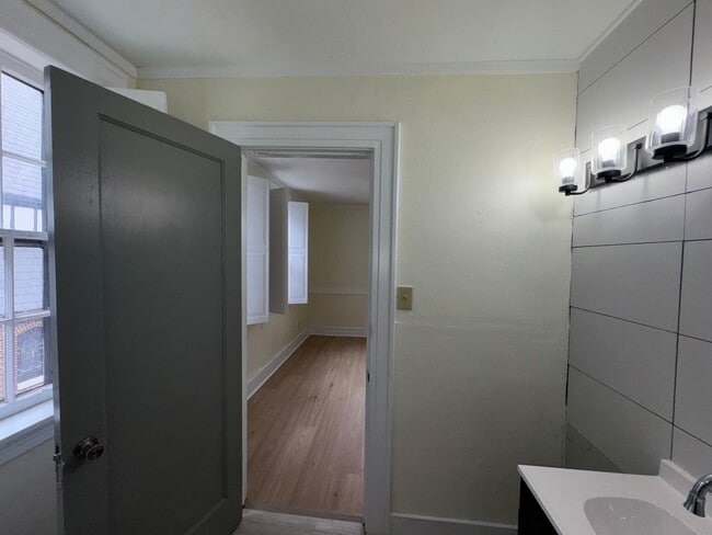 Building Photo - 1024 Quintard Ave