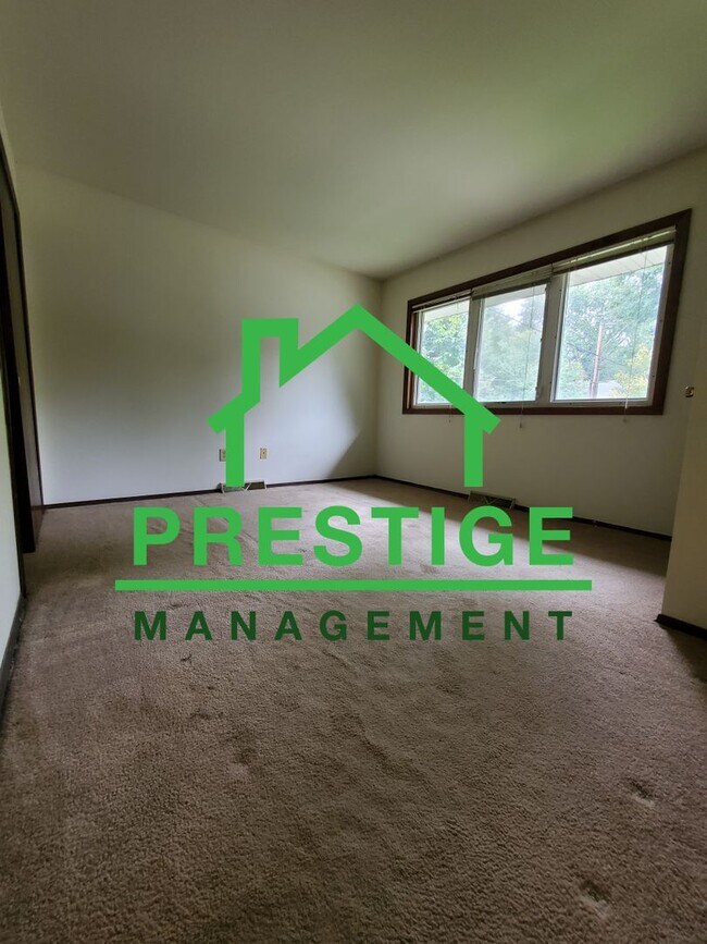 Building Photo - 406 College