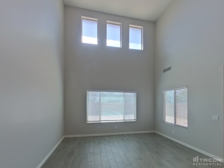 Building Photo - 5711 W Milada Dr