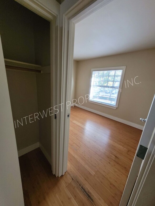 Building Photo - 1 BD Condo in the Pearl District- Slate co...