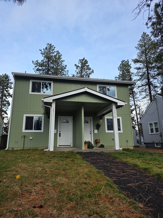 Building Photo - E. 38th Avenue Duplex&#39;s